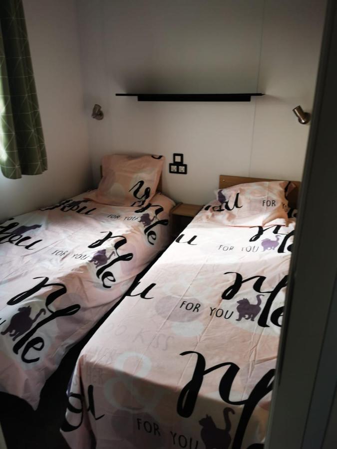 Mobil Home Neuf Camping L Ile Dor Plage St Raphael Avec Piscine Saint-Raphaël Exterior foto